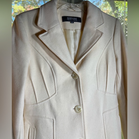 Kenneth Cole Reaction cream color cute coat. Pre-owned but good condition.Size 8 - Picture 8 of 10